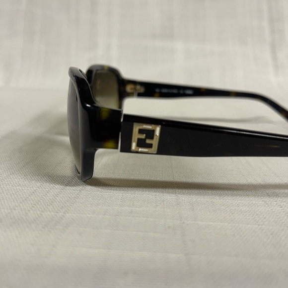 FENDI sunglasses - Picture 6 of 7